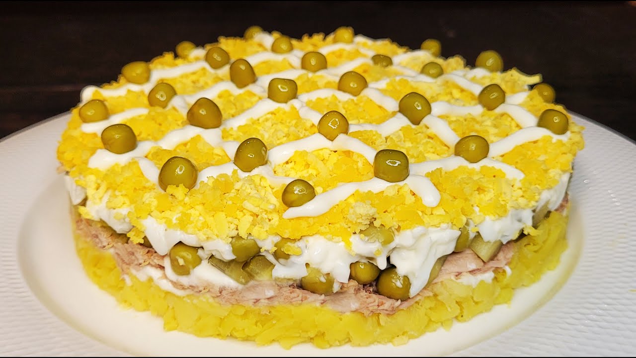 Превосходный САЛАТ КАПРИЗ на НОВЫЙ ГОД 2023 - Такой САЛАТ Съедается без остатка! #красивыйсалат смотреть онлайн