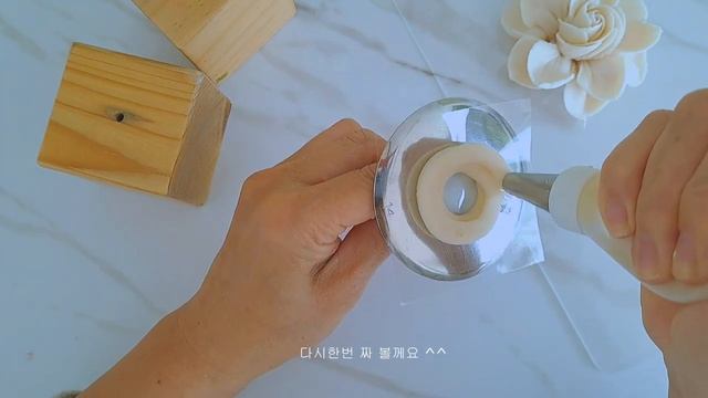 #126번으로 치자 앙금꽃짜기 영상 입니다._  A Gardenia Flower (720p) (1)