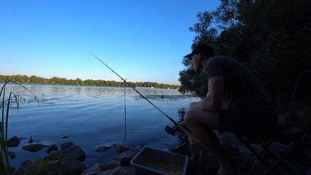 Рыбалка в Киеве,Новая Набережная.Ловля Фидером на Днепре. смотреть онлайн