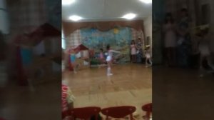 Танец "Хула-хуп" в детском саду.