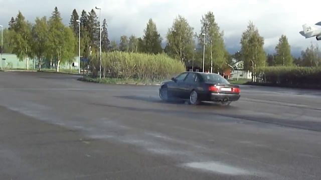 Audi S4 2.2T Donuts смотреть онлайн