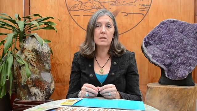 Krista Schwimmer- Intuitive Reader - Qabalistic Tarot, Palmistry & Animal Totem смотреть онлайн
