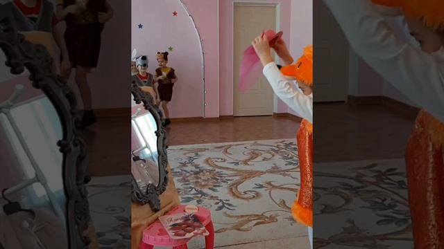 Сценка " Как лиса на праздник собиралась" смотреть онлайн