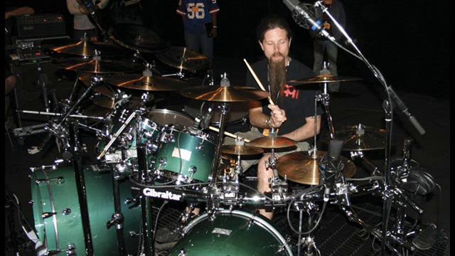 Lars Ulrich vs Chris Adler смотреть онлайн