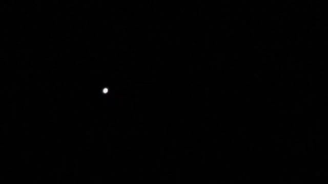 Поразительно яркая Венера на западной части неба. смотреть онлайн