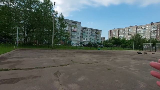 КАЧАЛКА В ПОДВАЛАХ 90Х/ТРЕНАЖЁРНЫЙ ЗАЛ ПОД ОТКРЫТЫМ НЕБОМ/Bodybuilding по Русски/Как стать качком/ смотреть онлайн