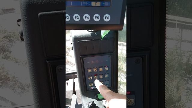 обзор кабины нового перегружателя.TEREX.FUCHS смотреть онлайн