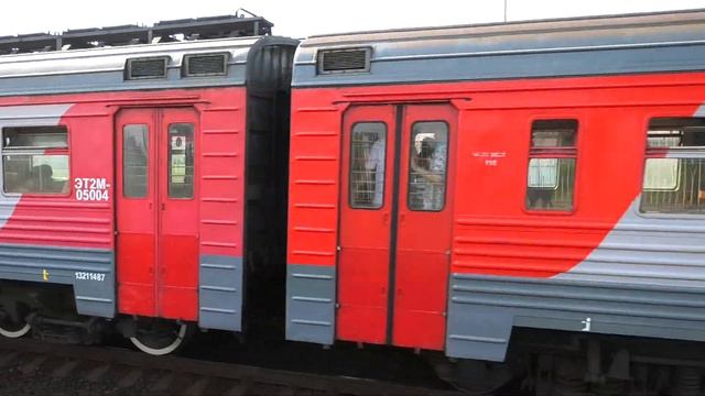 ЭТ2М-050 "Россия" сообщением Санкт-Петербург — Оредеж делает остановку на о.п. Детскосельская смотреть онлайн