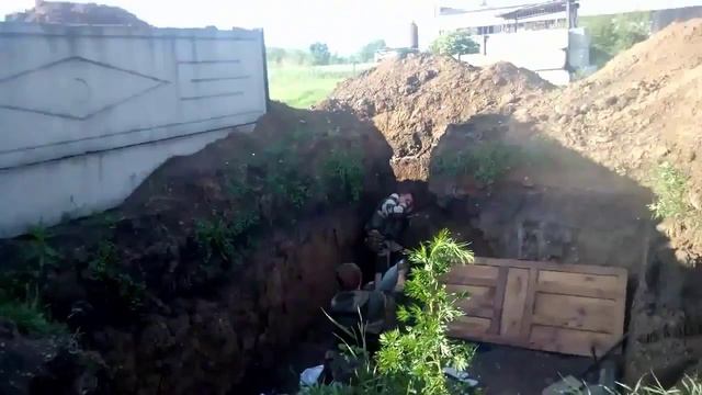 +18 Ополченцы в восторге от огня миномета Марьинка 09 06 2015 новости смотреть онлайн