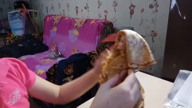 Масленица. На гуляньях мы приобрели такую замечательную куклу из блинов