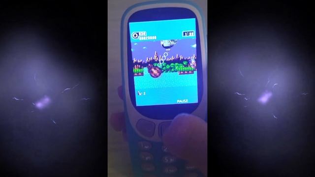 Playing Sonic The Hedgehog On The Nokia 3310 3G смотреть онлайн