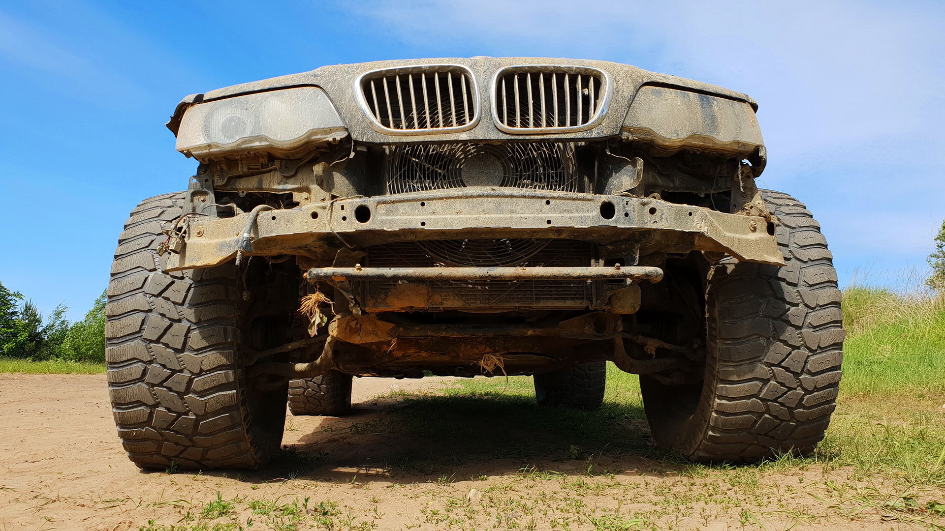 BMW X5 Баги на огромных колёсах. смотреть онлайн