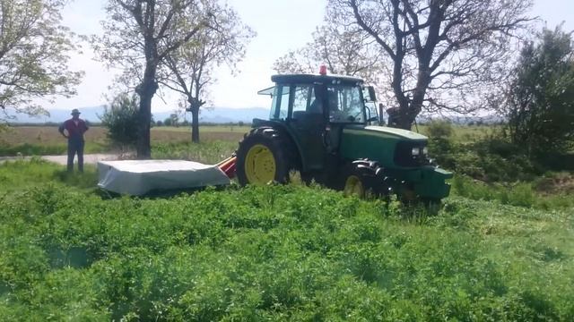 Първи откос на люцерна с косачка FPM Agromehanika с работна ширина 2,00 метра