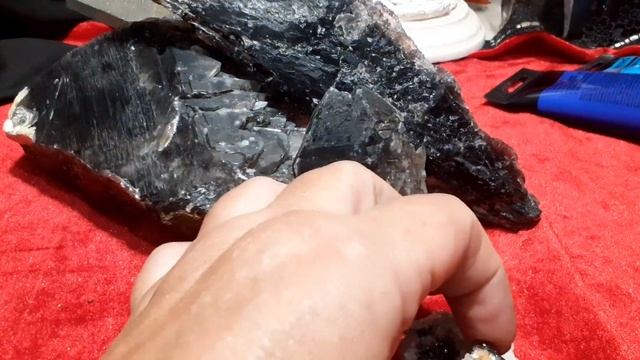 Топазы, аквамарины, друзы с морионом.Уникальное творение природы смотреть онлайн