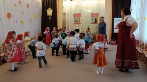 Песня хороводная "Мы корзиночки несём" средняя группа 2023