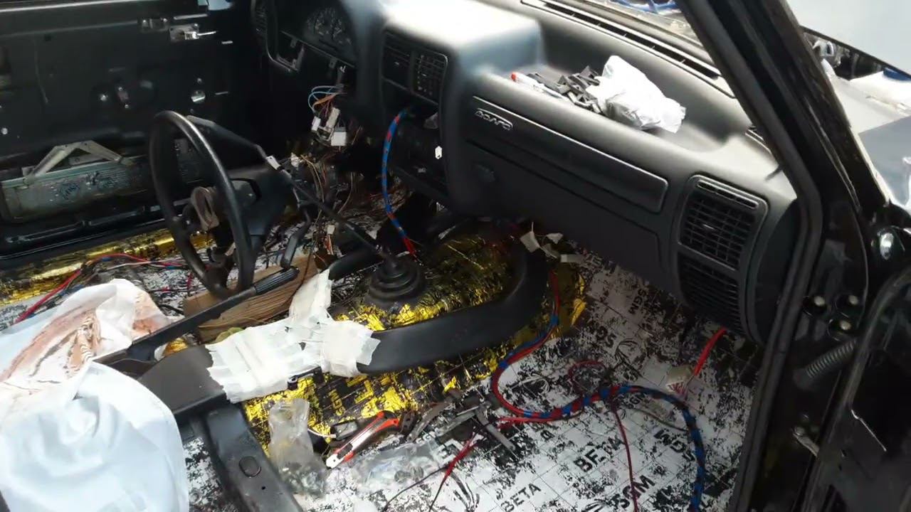 Ремонт и замена электропроводки на газ 3102 после годовой реставрации всего автомобиля смотреть онлайн