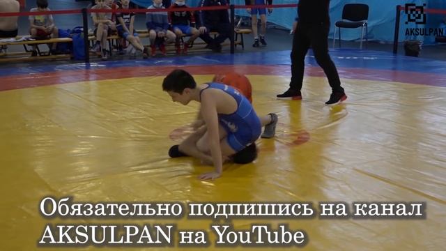 Борец классно выполняет накат и побеждает смотреть онлайн