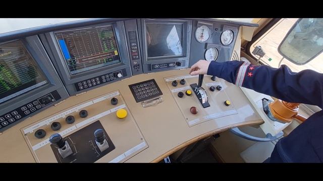 Подготовка электровоза 2ЭС6 к следованию в холодном состоянии смотреть онлайн