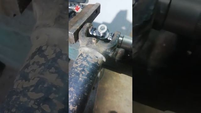 Замена крестовины переднего кардана Киа Соренто 2.5 дизель смотреть онлайн