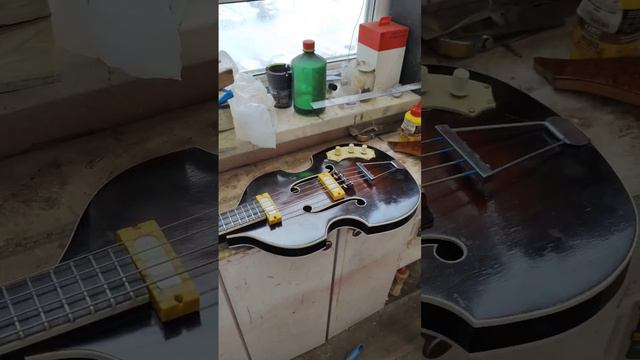 #Гитары над которыми я сейчас работаю #гитара #guitar #guitars #bass #bassguitar смотреть онлайн