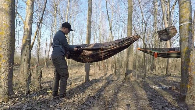 Двухслойный гамак-палатка Nomad с москитной сеткой и закрывающейся кришей (клапаном).