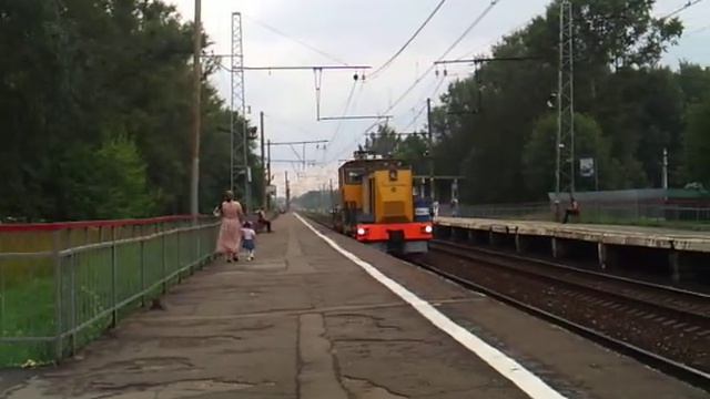 Путевая машина РПБ-01 следует через станцию Ашукинская