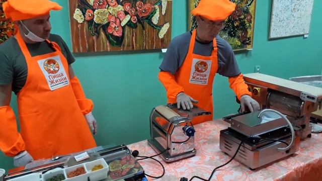 Долгополов Валерий. Презентация оборудования. Тестораскаточная машина и вафельница смотреть онлайн