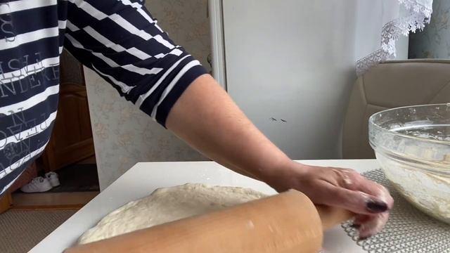 Очень Вкусные Итальянские лепешки - на воде. Сыр , базилик, чеснок , оливковое масло смотреть онлайн