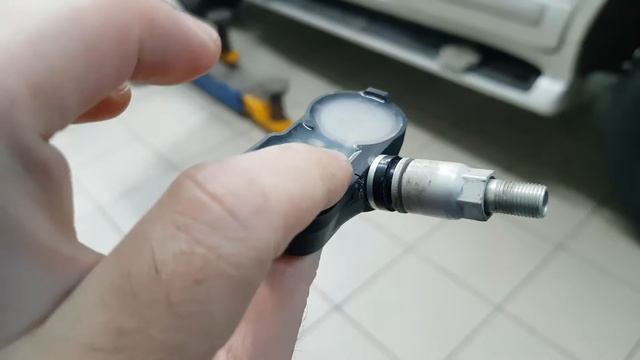 Датчики давления в шинах Toyota. PMV-C215 или PMV-C210. БУДЬТЕ ВНИМАТЕЛЬНЫ ПРИ УСТАНОВКЕ. смотреть онлайн