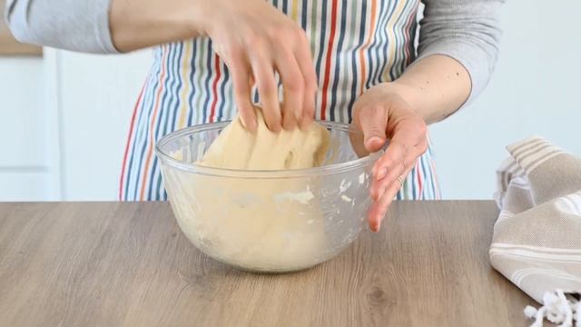Super EASY cinnamon flaky pastry from Hamburg — Franzbrötchen смотреть онлайн