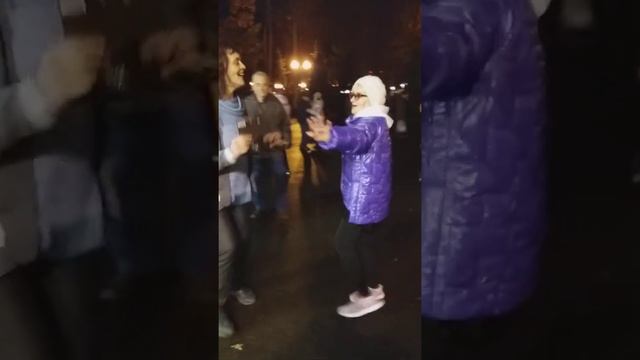 Харьков,танцы в парке;"Одну калину за окном" смотреть онлайн