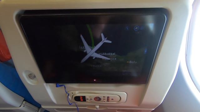 Turkish Airlines Bucharest - Istanbul Airbus A330-300 (TC-JOG) with technical problems смотреть онлайн