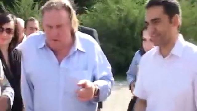 Gerard Depardieu paid tribute to memory of Genocide victims смотреть онлайн