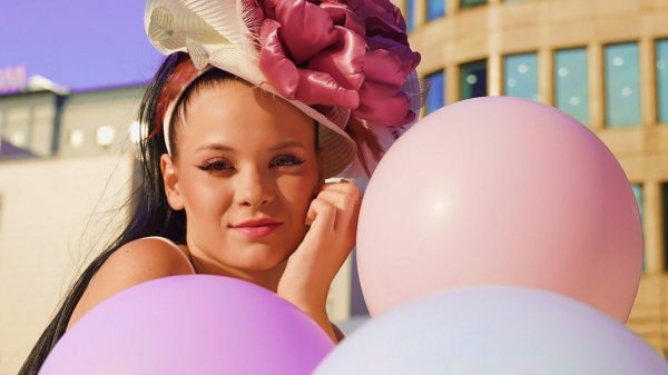 Fashion film A Glossier Summer Party Collection 2024 / 2025Production