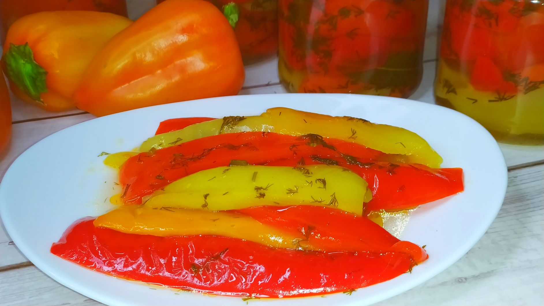 МАРИНОВАННЫЙ болгарский ПЕРЕЦ на зиму! Без стерилизации! ПРОВЕРЕННЫЙ РЕЦЕПТ! смотреть онлайн