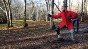 Урок фехтования - базовая стойка и перемещения с длинноклинковым оружием. Обучение фехтованию.