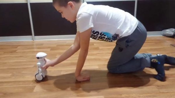 Обзор робота MacroBot от SilverLit