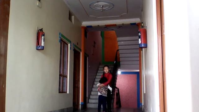 Вот я сейчас сижу на террасе отеля с видом на реку Ганди.Слушаю музыку.Название впадлу придумывать. смотреть онлайн