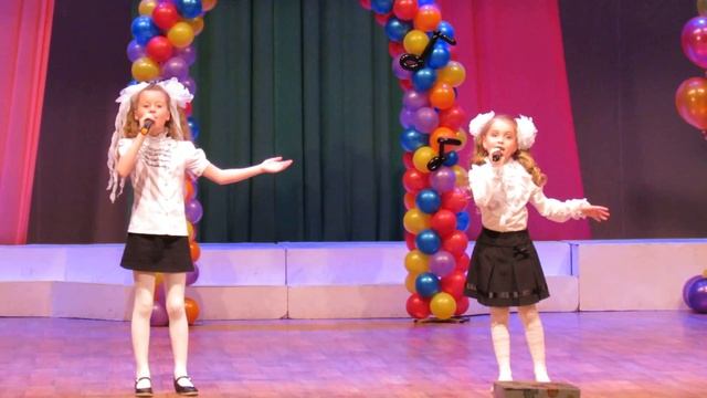 Ульяна Бакова, Мария Латухина песня "Нарядные пятерки" смотреть онлайн