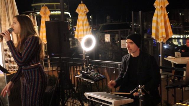 DPE Live- Hollywood Heat performs Slow Hands смотреть онлайн