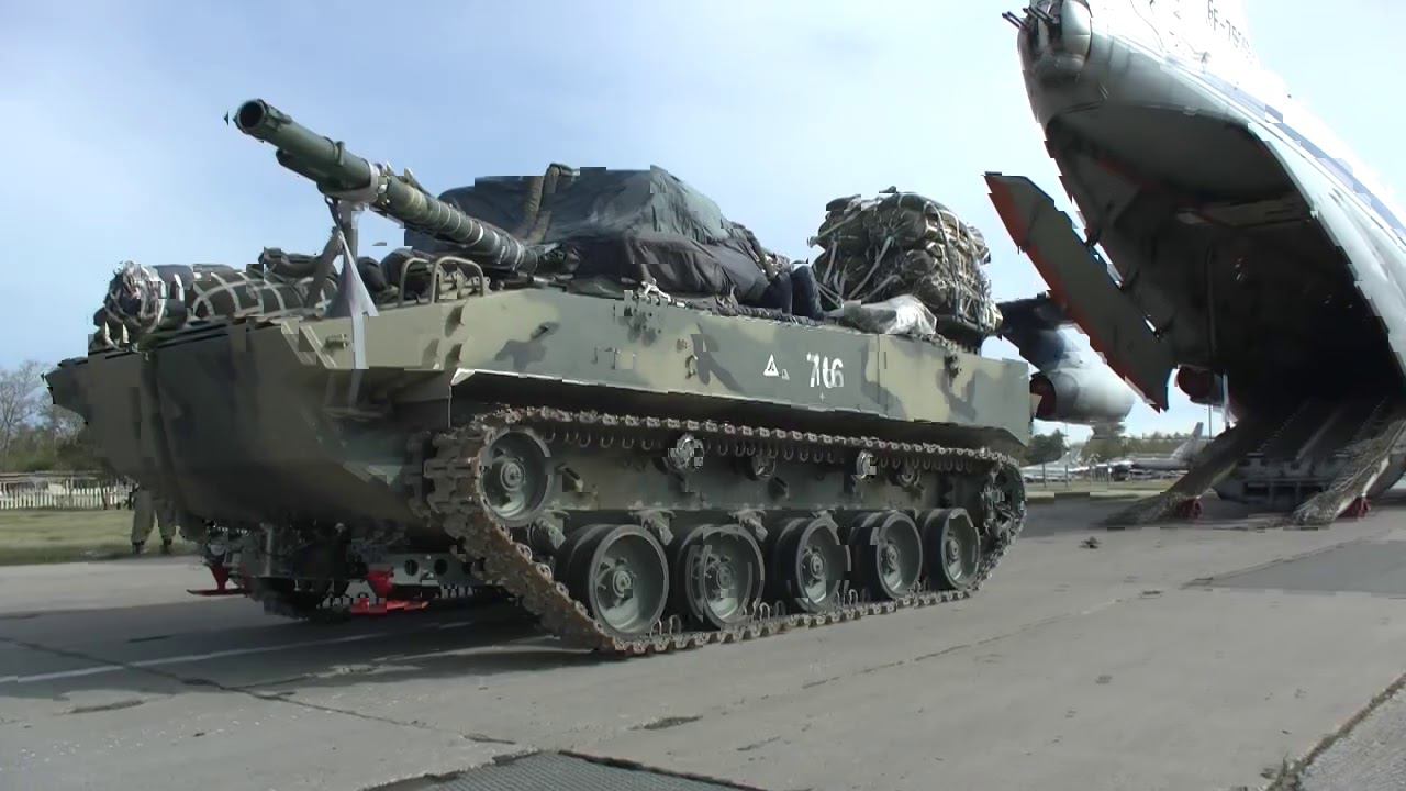 Погрузка БМД-4М на самолеты Ил-76 для десантирования в ходе активной фазы СКШУ «Кавказ-2020» смотреть онлайн