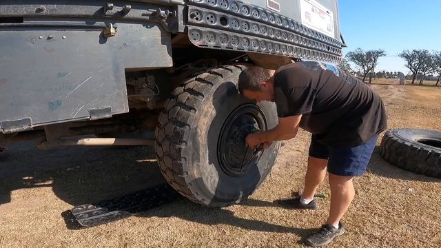 234 On a trouvé des pneus en 1400R20 en Argentine pour notre camion d'expédition смотреть онлайн