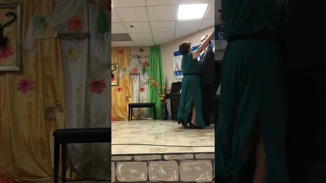 ТАНЦУЕТ ЛУЧШЕ МОЛОДЫХ,!!80ЛЕТ смотреть онлайн
