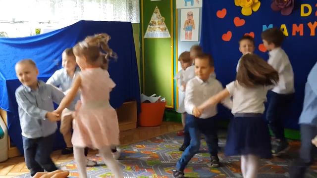 День мамы и папы в нашем новом садике в Польше, #Лодзь / Swięto mamy i taty / Łódź смотреть онлайн