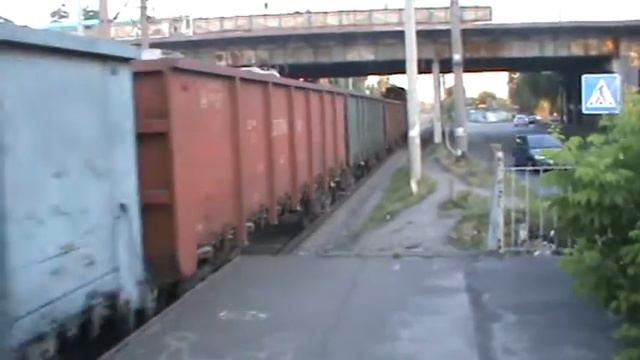 КАРАНТИН ВЛ80Т-1493 ВЛ80Т-1156 С ГРУЗОВОМ ПОЕЗДА ТИФОН ГУДОК СТАНЦІЯ КИІВСЬКА РУСАНОВКА смотреть онлайн