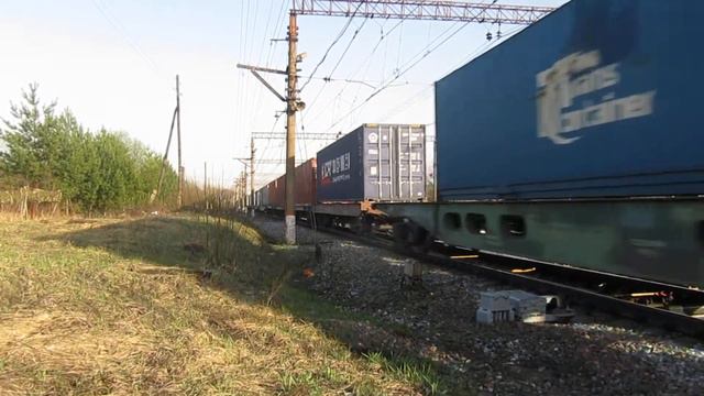 Приветливый ВЛ10-1414 с грузовым поездом станция Пожитково 30.04.2017 смотреть онлайн