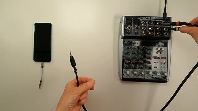 Connect Audio Mixer to Phone - Both Ways Round! (Android and iPhone) смотреть онлайн