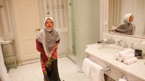 Бабушка в отеле. Смешные видео для детей.