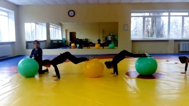 FITBALL/Комплекс упражнений/ Часть 1/ Первая тренировка/ Дети смотреть онлайн