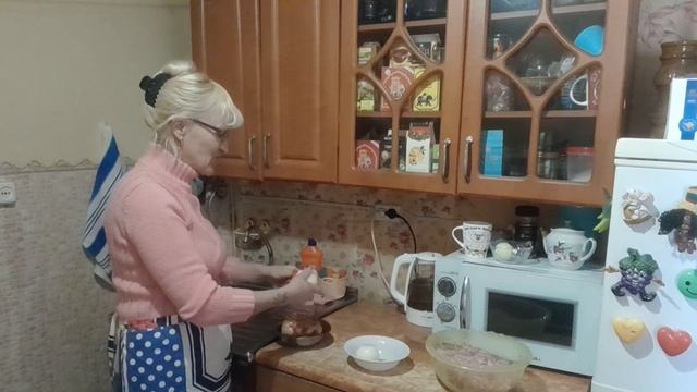 Живём в СЕЛЕ!// Накупила// Вкусняшки для курей// Жарю только так. смотреть онлайн